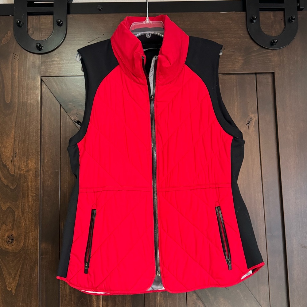 Athleta Wind Sprint Vest XL Red Black Camo